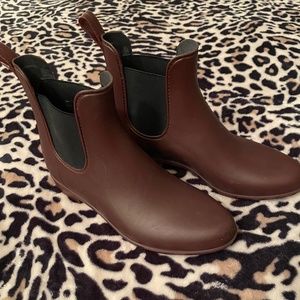 Storm boots by Cougar